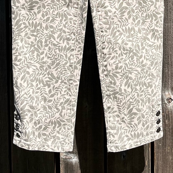 Christopher & Banks cropped pants size 4 - Picture 4 of 16